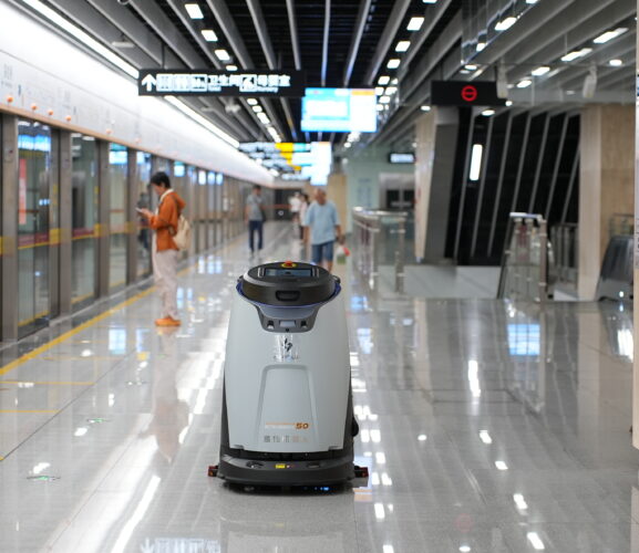 迈向全球最洁净地铁：高仙Scrubber50机器人上岗广州彩虹桥站